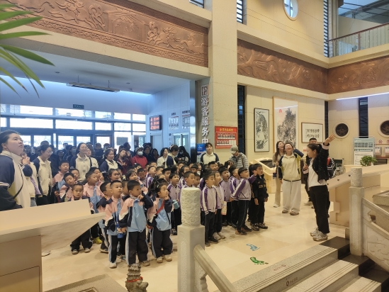 春光正好 研学趣行——神木市店塔幼儿园小朋友走进神木市博物馆参观