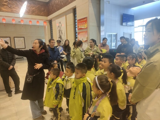 春日乐章 研学启航——神木市第二十九幼儿园小朋友走进神木市博物馆参观