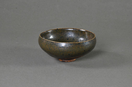 茶叶末釉小瓷碗
