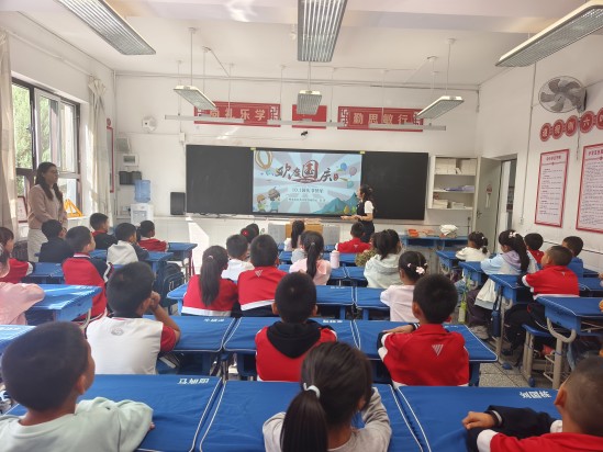 神木市博物馆“移动博物馆进校园”活动走进神木市第六小学——布包拓印家国标志 国庆社教活动浸润童心 