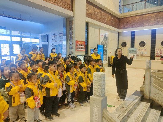 第二十幼儿园萌娃探秘神木市博物馆，穿越时空寻文脉